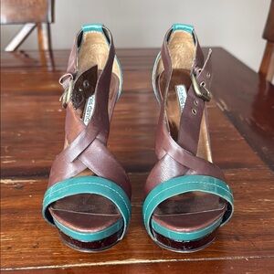 Charles David Stylish Brown and Teal Women's Sandals - Size 7